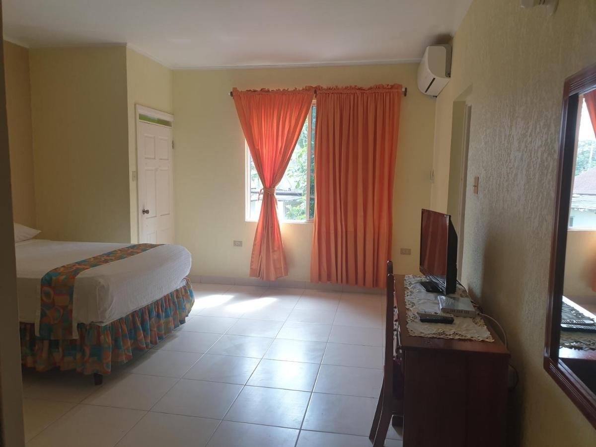Palm Bay Guest House & Restaurant Montego Bay Exteriör bild
