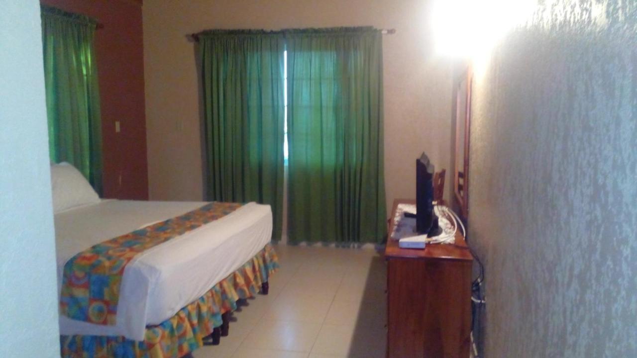 Palm Bay Guest House & Restaurant Montego Bay Exteriör bild