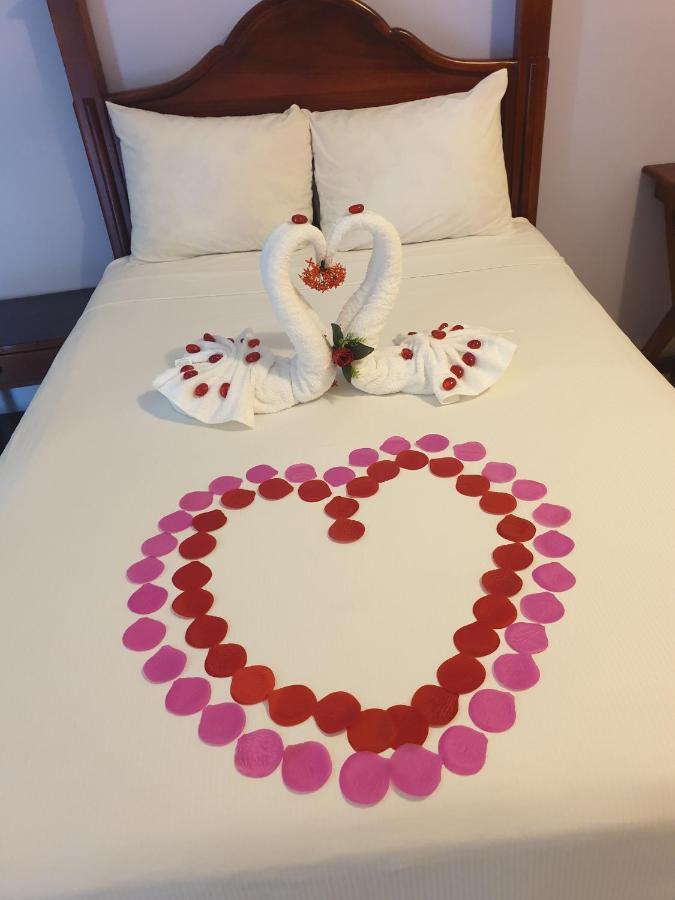 Palm Bay Guest House & Restaurant Montego Bay Exteriör bild