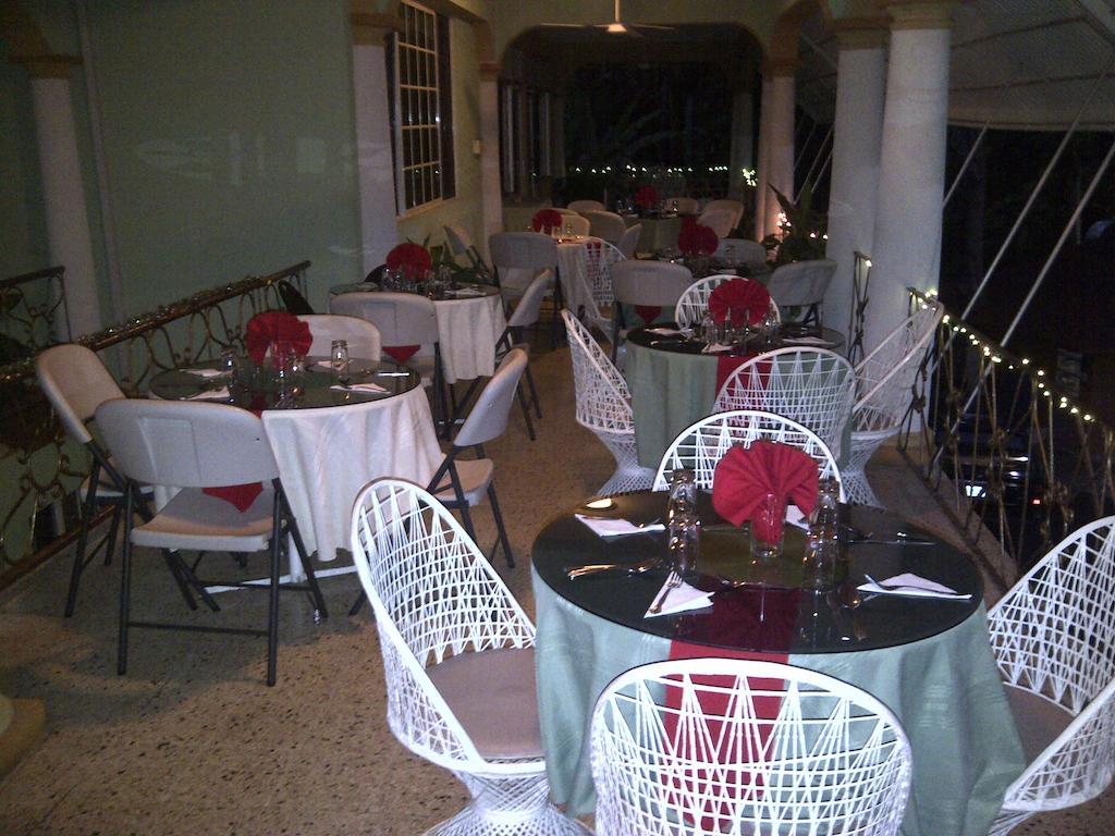 Palm Bay Guest House & Restaurant Montego Bay Exteriör bild