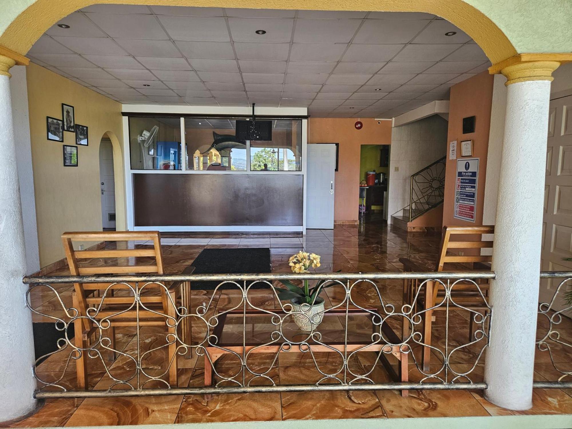 Palm Bay Guest House & Restaurant Montego Bay Exteriör bild
