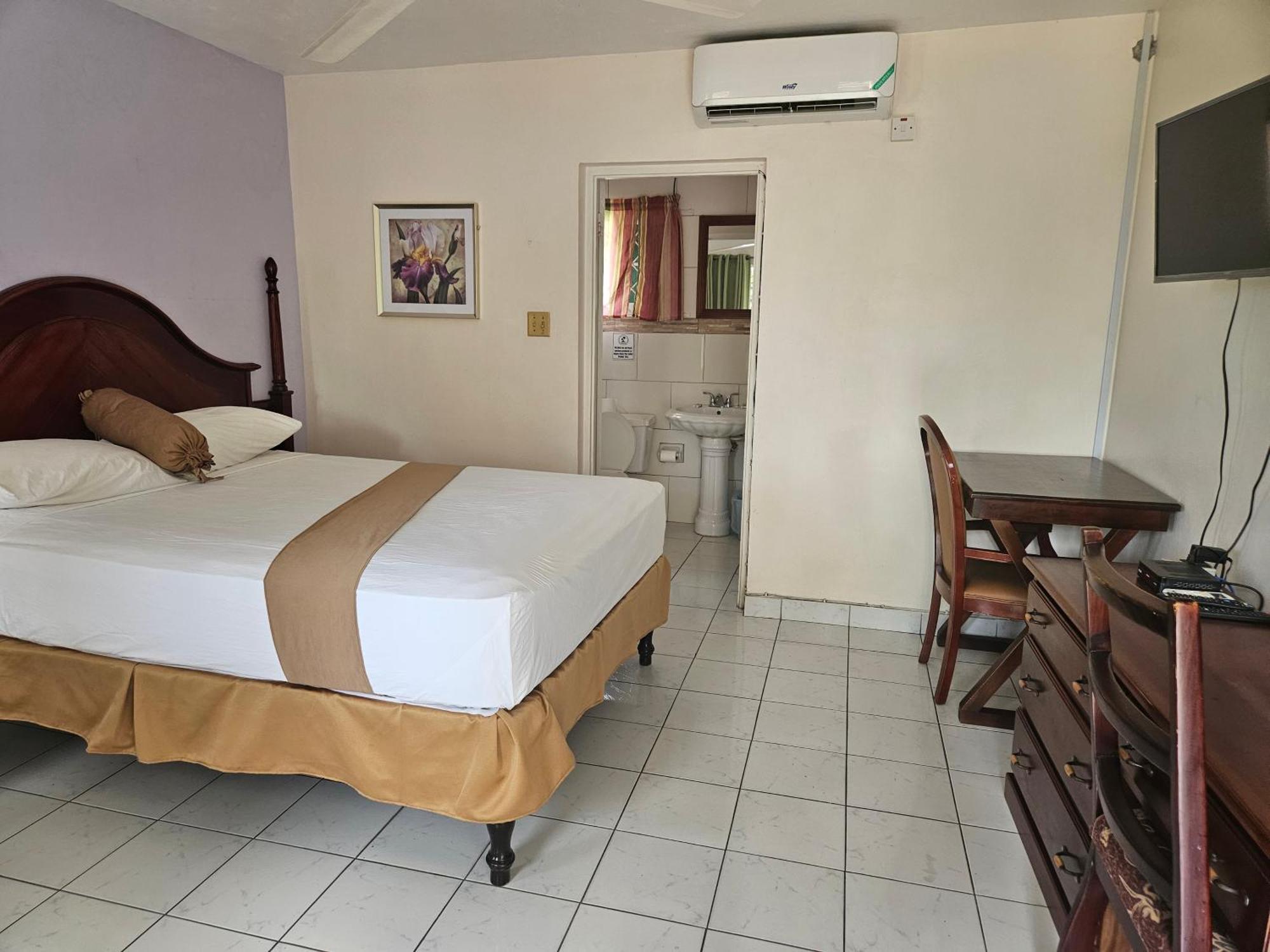 Palm Bay Guest House & Restaurant Montego Bay Exteriör bild