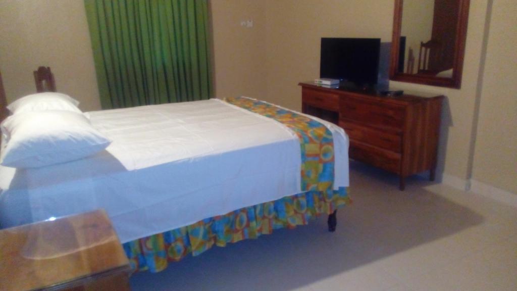 Palm Bay Guest House & Restaurant Montego Bay Exteriör bild