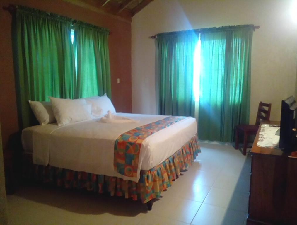 Palm Bay Guest House & Restaurant Montego Bay Exteriör bild