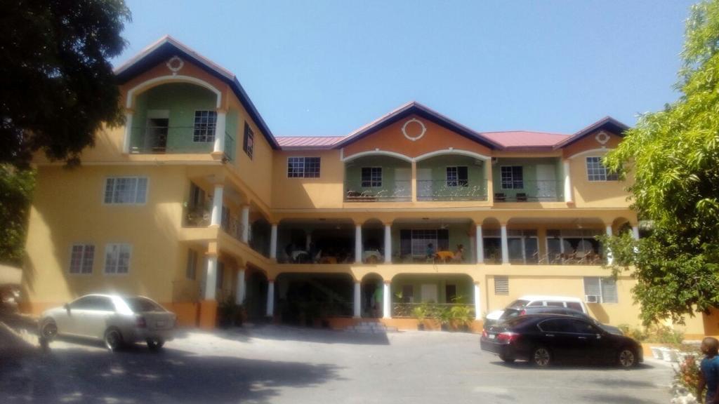 Palm Bay Guest House & Restaurant Montego Bay Exteriör bild