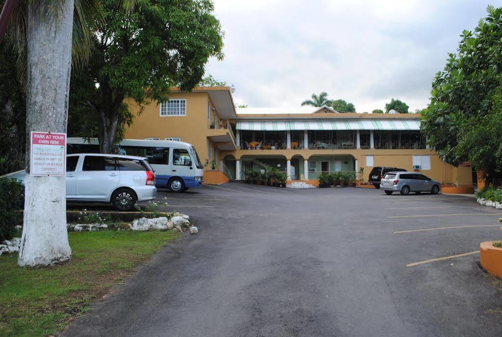 Palm Bay Guest House & Restaurant Montego Bay Exteriör bild